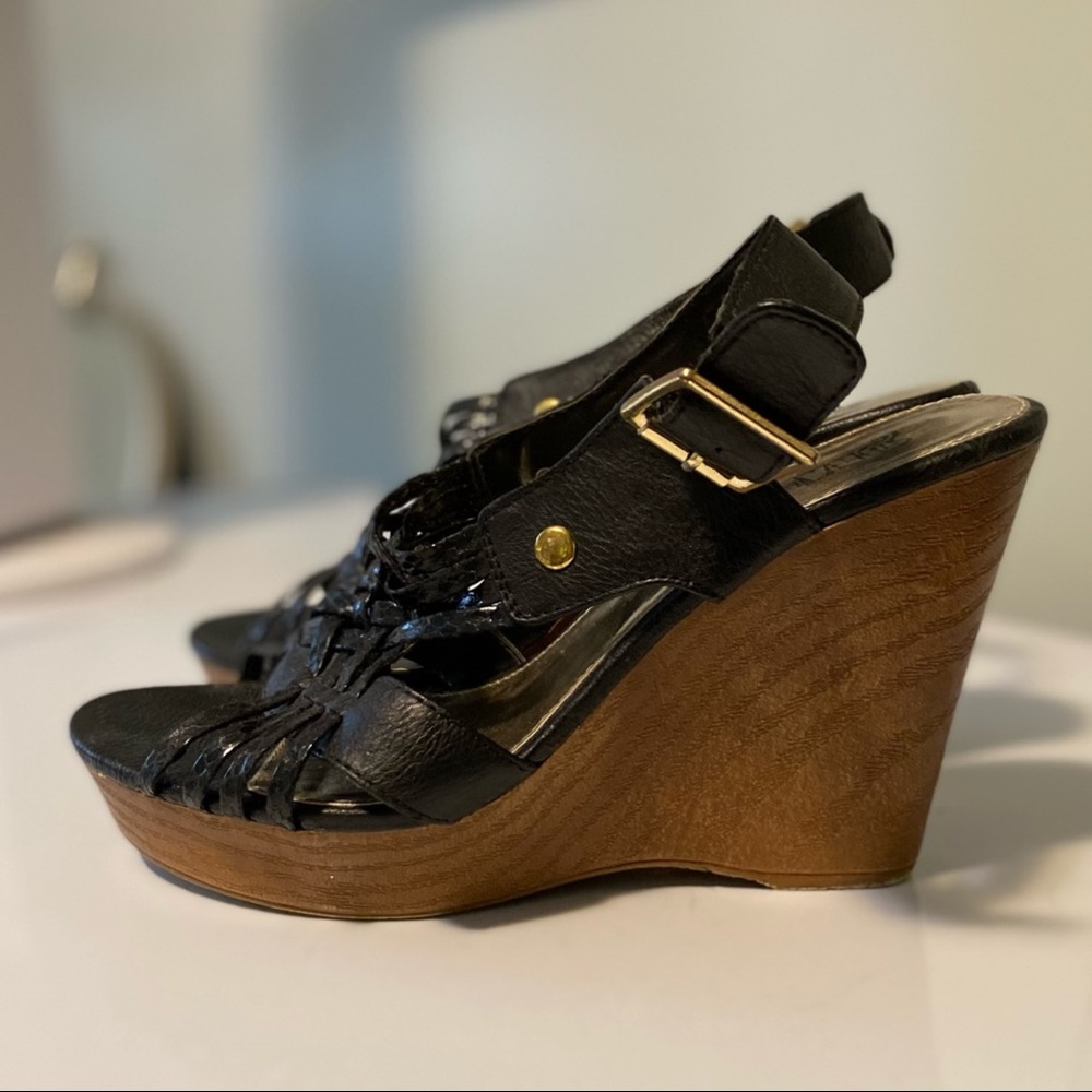 Black wedges